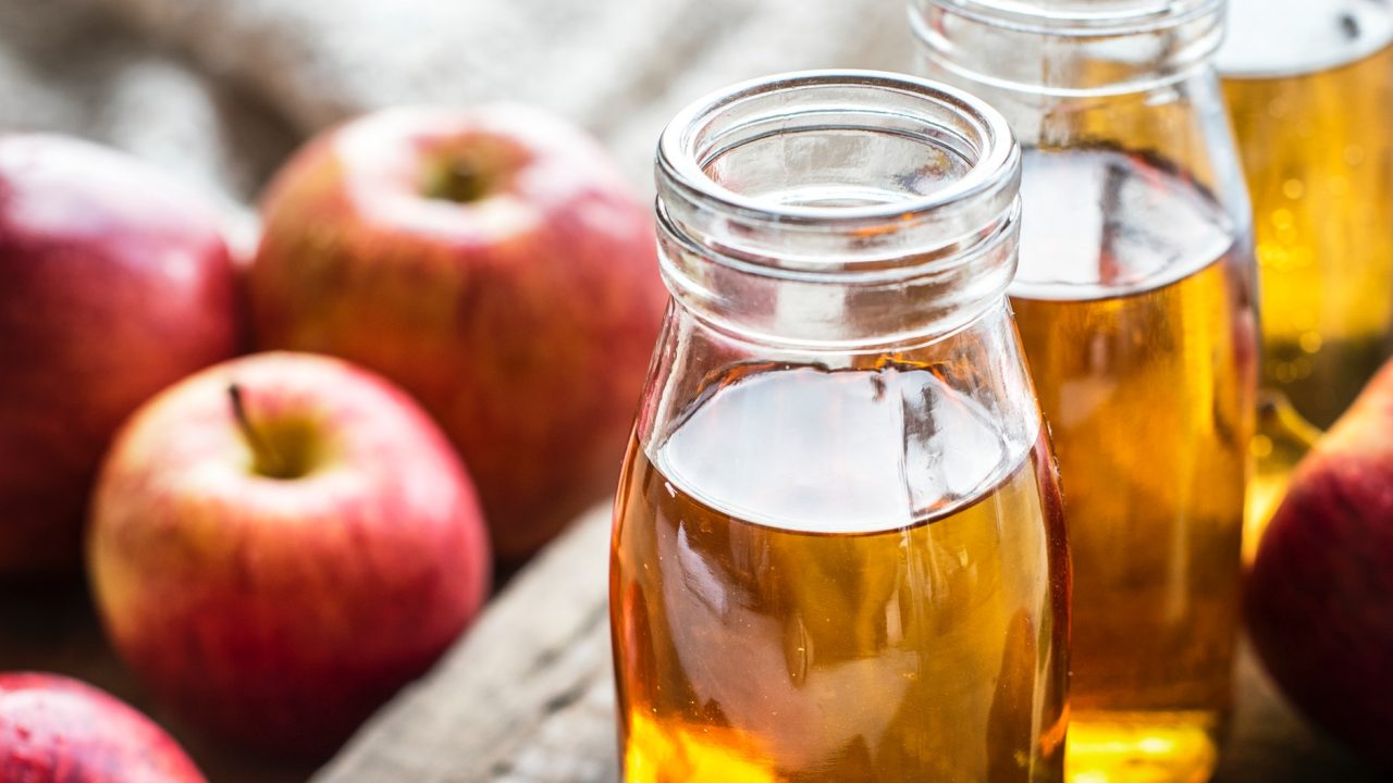 close up apple cider drinks