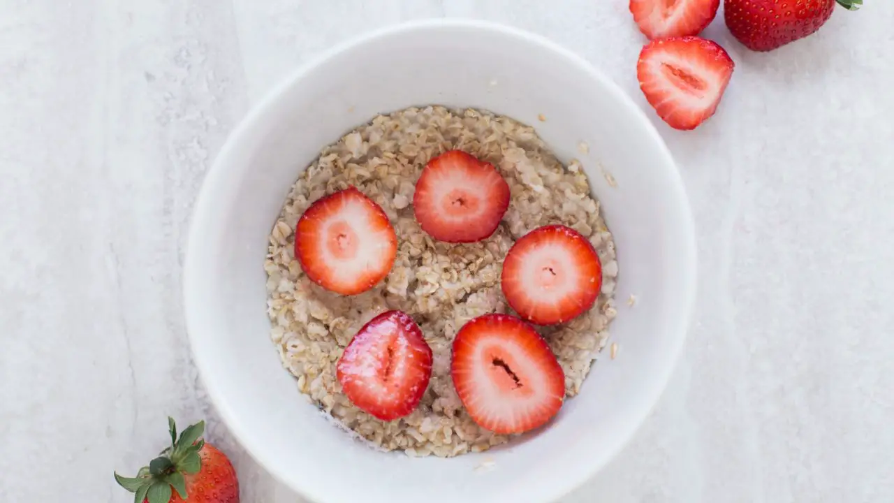 oatmeal strawberries topping nighttime snack
